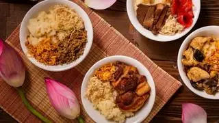 Hình ảnh Xôi Xúc Xích Thịt Kho
