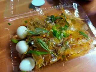 Hình ảnh Trộn mỡ hành - muối - sate - trứng cút