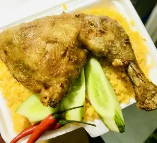 Hình ảnh Cơm đùi gà 1/4 Da Giòn - canh