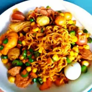 Hình ảnh Mì trộn thập cẩm nhiều mì