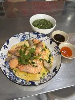 Hình ảnh Cơm chiên tôm thập cẩm phủ trứng