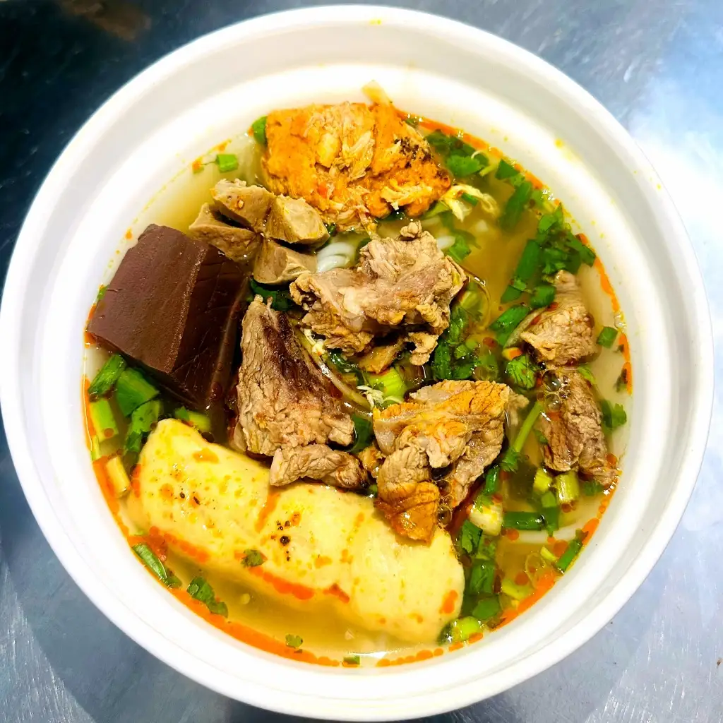 Bún Bò Đặc Biệt - 76.000 ₫ tại Bún Bò Chả Cua Huế - Xuân Hoa Trần - Khánh Hội