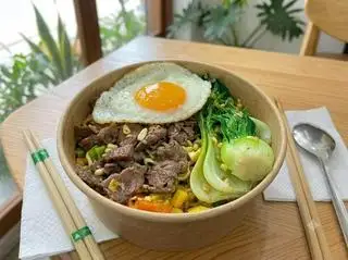 Hình ảnh Mỳ trộn Indomie bò trứng trần lòng đào