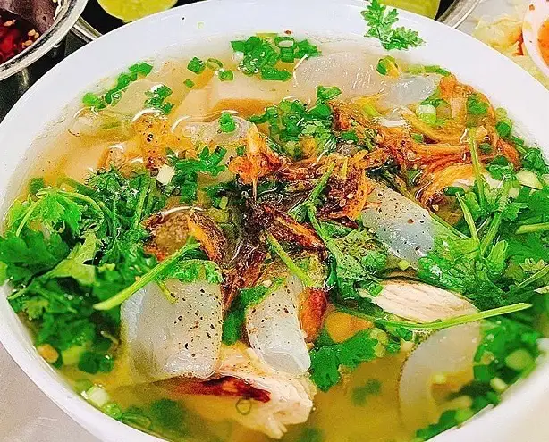 Bánh canh sứa + chả - 55.000 ₫ tại Ẩm Thực Phan Rang - Trường Sa