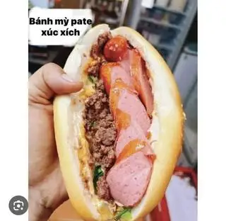 Hình ảnh Bánh mì pa tê xúc xích