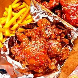 Hình ảnh Combo 2 gà sốt cay ngọt và 1 khoai