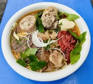 Bún bò gân - 68.000 ₫ tại Bún Bò Huế Sơn Tùng - Cách Mạng Tháng 8