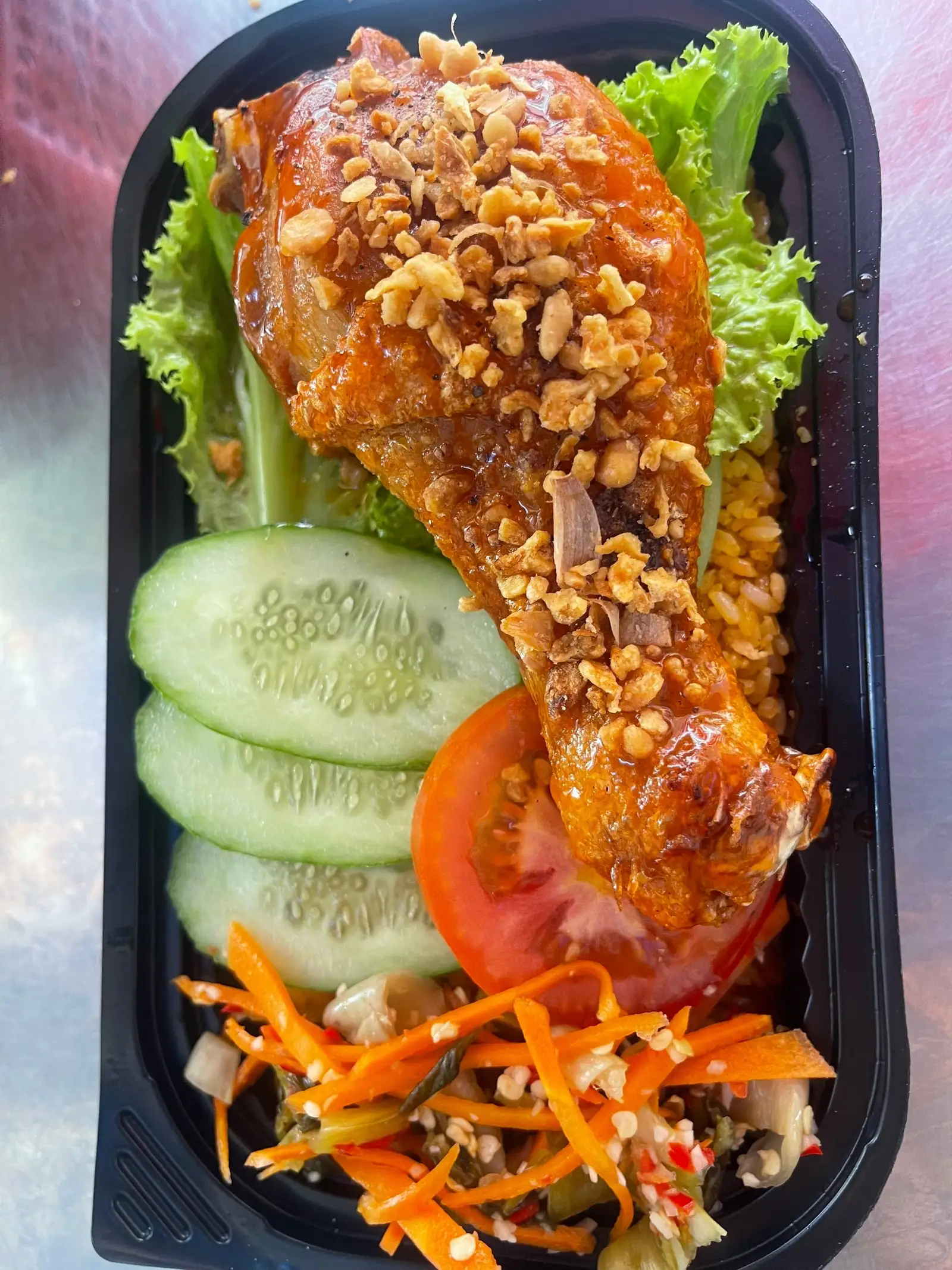 Hình ảnh Cơm gà xối mỡ - Đùi tỏi lớn 