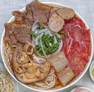 BÚN ĐẦY ĐỦ GIÒ HEO - 85.000 ₫ tại Bún Bò Bếp Ông Cậu - Võ Thị Sáu