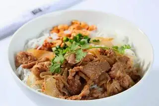 bún bò xào cà ri .. đặt biệt  - 68.000 ₫ tại 148 - Bún Mắm Nêm & Gỏi Cuốn - Trần Đình Xu