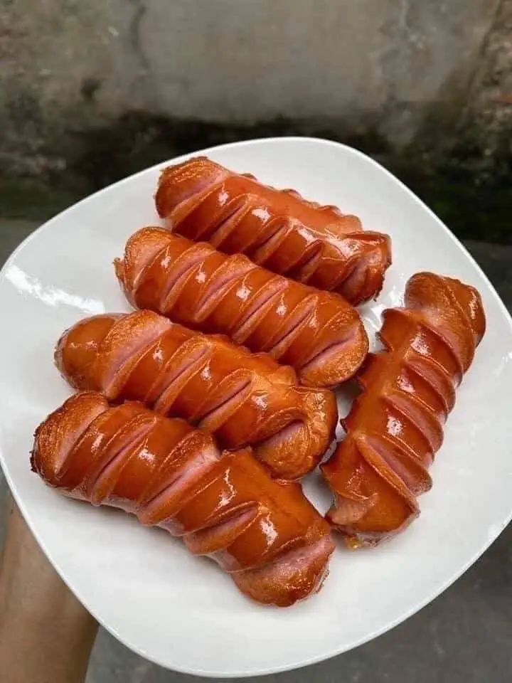 Hình ảnh Xúc xích 3 cái