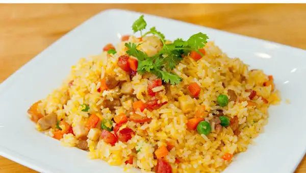Cơm chiên thập cẩm - 45.000 ₫ tại Cơm Chiên, Bánh Mì & Xôi Mặn 368 - Hồ Học Lãm