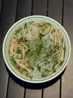 Hình ảnh Phở nấm lá chanh