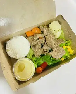 Hình ảnh Cơm trắng + Bò sốt tiêu đen
