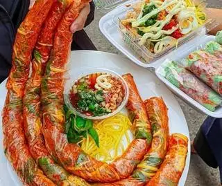 Bánh Tráng Cuốn Thịt Bằm - 38.000 ₫ tại Hồng Anh - Bánh Tráng Trộn - Võ Duy Ninh