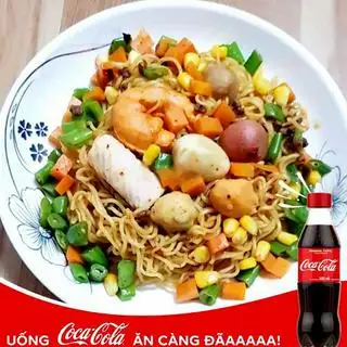 Hình ảnh Mì trộn thập cẩm - cô ca