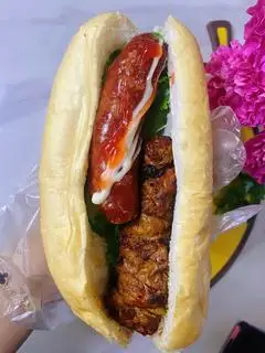 Hình ảnh Bánh mì 1 xiên 1 Lạp xưởng 