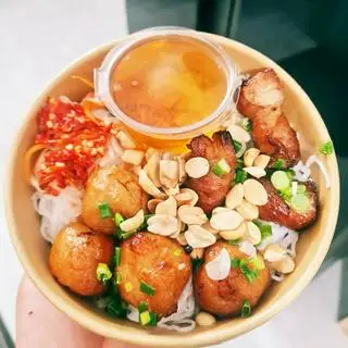 bún thit nướng viên  - 50.000 ₫ tại Bún Thịt Xào Miền Tây - Nguyễn Tri Phương