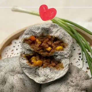 Hình ảnh bánh bao mè đen nhân thịt bò