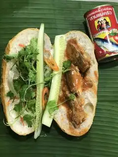 Bánh Mì Cá Mòi (nguyên hộp) - 42.000 ₫ tại Xôi - Bánh Mì Cột Điện