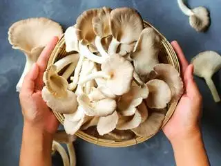 Nấm thêm - 27.000 ₫ tại Tiệm Luynh Lẩu - Lẩu Gà Lá É Phú Yên - Phạm Văn Đồng