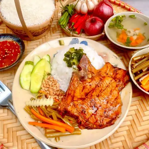 Cơm tấm sườn miếng - soup - 58.000 ₫ tại Cô Ba Chề - Cơm Tấm Long Xuyên - Nguyễn Thái Bình