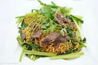 Mì xào bò - 55.000 ₫ tại Cơm Gà Xối Mỡ Ngọc Hiền - Phan Văn Trị