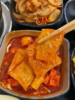 Tokbokki chả cá truyền thống - 35.000 ₫ tại Lyn’s Chicken & Gà Rán Sốt - Tân Trang 