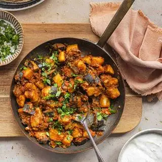 Hình ảnh Aloo baingan/ Cà ri khoai tây cà tím