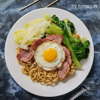 Hình ảnh Mì tương cay trộn rau - trứng - lườn ngỗng 