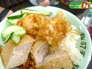 Hình ảnh xôi chả + pate + trứng ốp