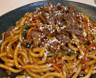 Hình ảnh Udon Xào Bò Siêu Đầy Đặn – Sợi Dai Ngập Sốt