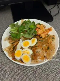 Hình ảnh Bánh tráng trộn mỡ hành tóp mỡ