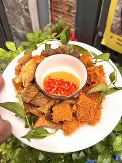 Hình ảnh Phá Lấu Bò Thập Cẩm 300Gr - 1 Bánh mì (Dành cho nhóm 2-3 người)