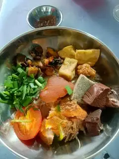 Bún riêu giò - ốc - cua- chả ốc - 52.000 ₫ tại Bún Riêu & Canh Bún A Kiệt Quán - Trịnh Đình Trọng