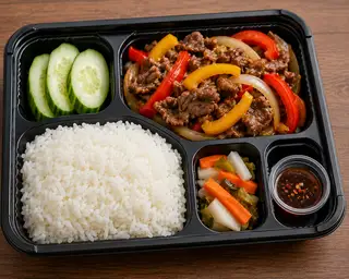 Cơm bò xào ớt chuông - 75.000 ₫ tại Bếp Văn Phòng Q10 - Tô Hiến Thành