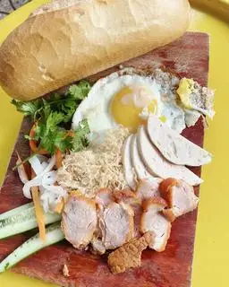 Bánh mì Đặc Biệt - 38.000 ₫ tại Xôi Mặn & Bánh Mì Phú Quý - Trần Văn Đang