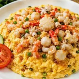 Hình ảnh Mì trộn phủ trứng cua bạch tuộc 