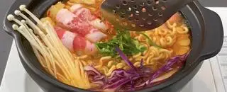 Hình ảnh Mỳ Kim Chi Bò Mỹ + Xúc Xích
