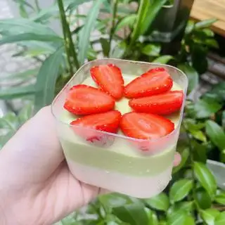 Hình ảnh Bánh Trà Xanh mix Dâu tây