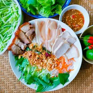 Hình ảnh Combo bún mắm nêm thịt luộc - tai heo - heo quay - 1 pepsi 390ml k tẩy đá 