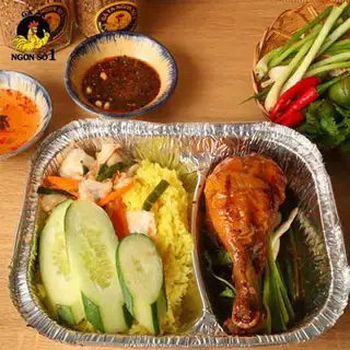 Hình ảnh Cơm đùi gà sốt mắm tiêu