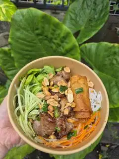 Hình ảnh Bún thịt nướng, chả giò