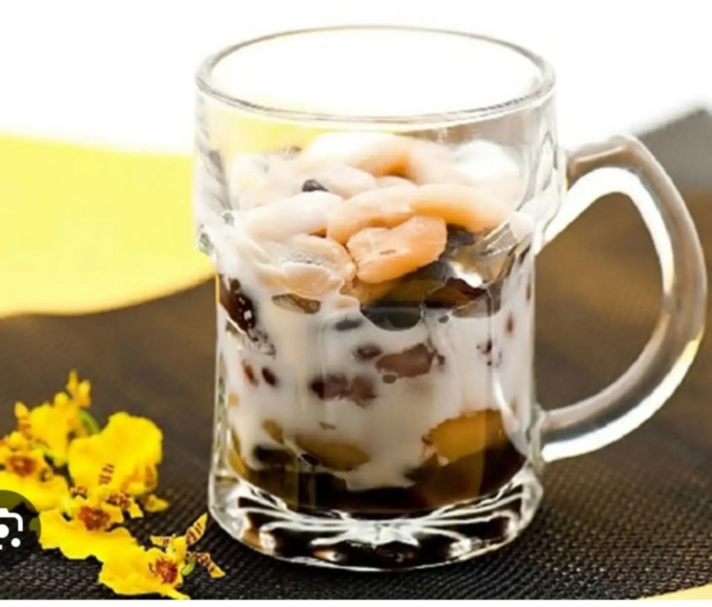 Chè thập cẩm - 28.000 ₫ tại Quán Chè Quỳnh Anh