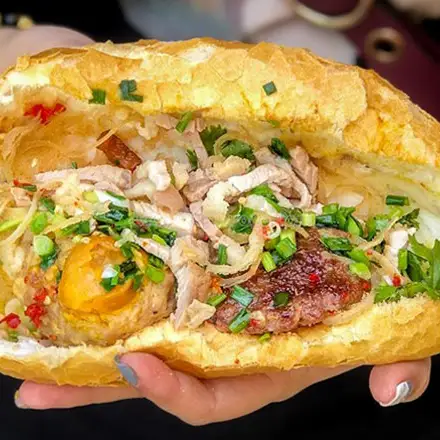 BÁNH MÌ Thập Cẩm  - 37.000 ₫ tại Xôi & Bánh Mì - Dương Bá Trạc
