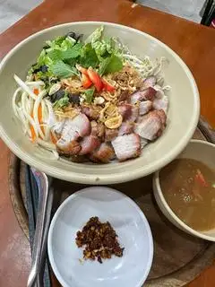 Hình ảnh BÚN THỊT HEO QUAY MẮM NÊM