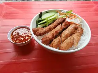 Hình ảnh Nem nướng cuốn bánh tráng