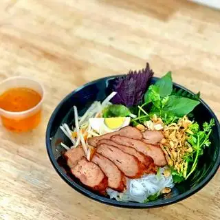 Hình ảnh Bún trộn nem nướng