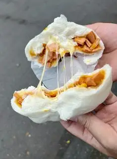 Hình ảnh Bánh bao Xúc xích  phô mai tan chảy ( bánh bao của Phề Ca )  )