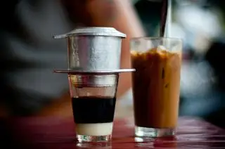 Hình ảnh Cà phê nâu truyền thống pha phin